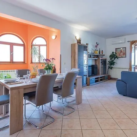 Klaudija Apartment Pula